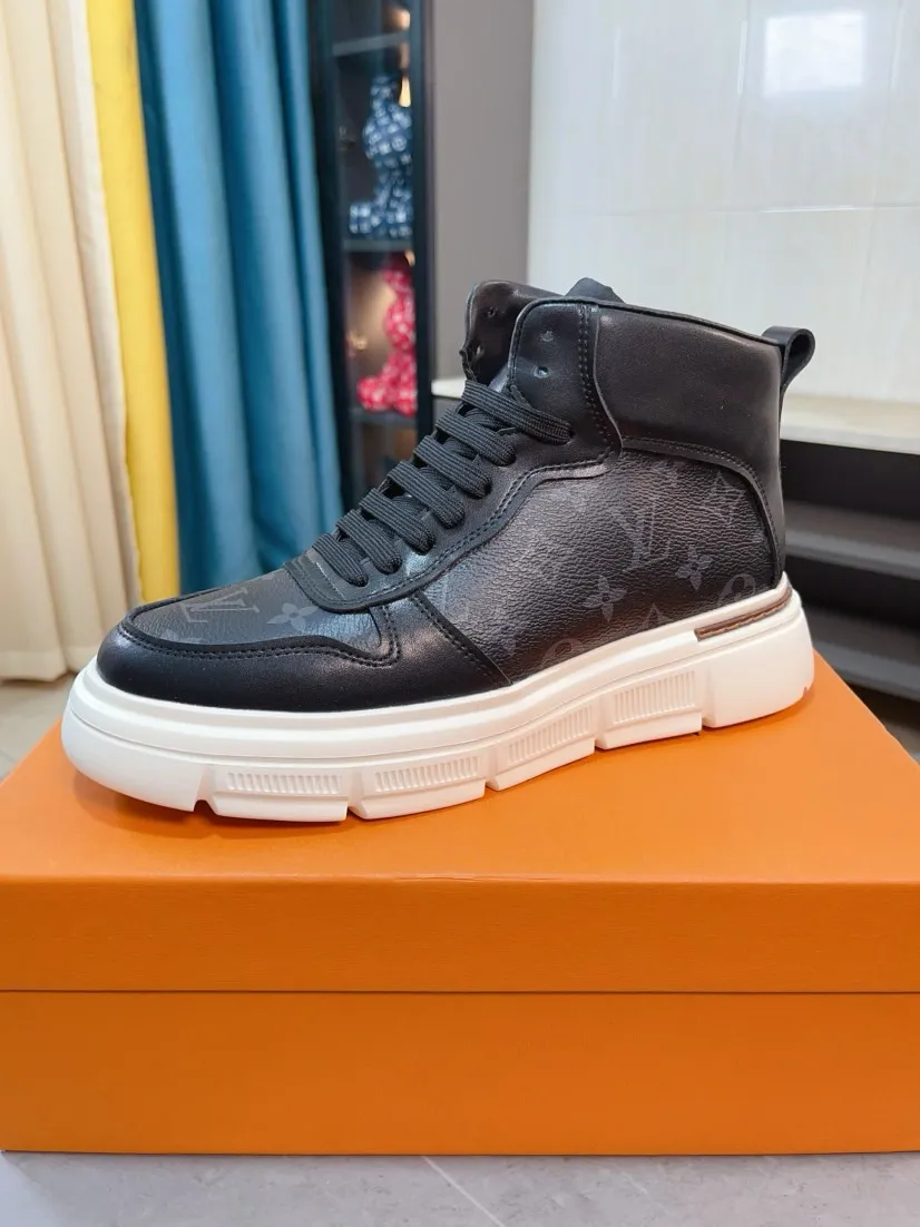 Men's shoes 💰440🌹🌹GUCCI [Gucci] New high-top men's shoes, a high-end brand, the latest fashionable casual men's shoes, trendy and versatile, relaxed and sporty style, uppers imported from Italy, first-layer cowhide, genuine leather lining, and ultra-fine workmanship. Original personalized fashionable rubber wear-resistant outsole, light and comfortable on the foot, size 38-44